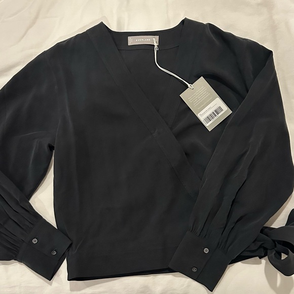 Everlane The Washable Silk Waist Cropped Wrap V Neck Top Black Luxe Size 4 - Picture 4 of 5